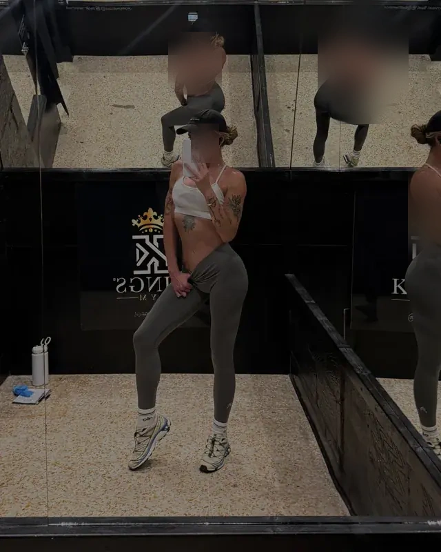 Laura - Image 6